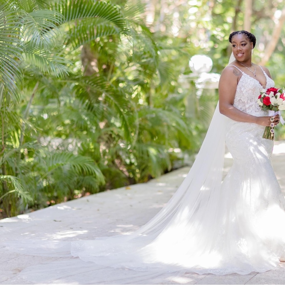 Luv Bridal Mia Solano
Style Vera